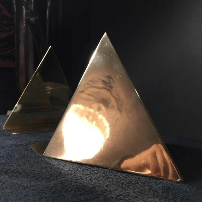 "Prisms", pair of bookends, design Cubist Modernist, brass, circa 1950