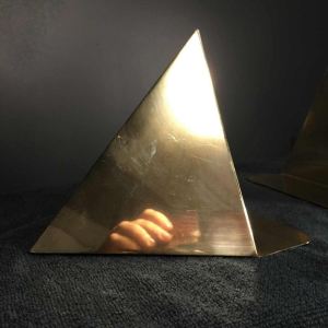 "Prisms", pair of bookends, design Cubist Modernist, brass, circa 1950