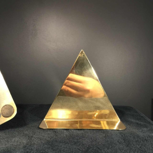 "Prisms", pair of bookends, design Cubist Modernist, brass, circa 1950