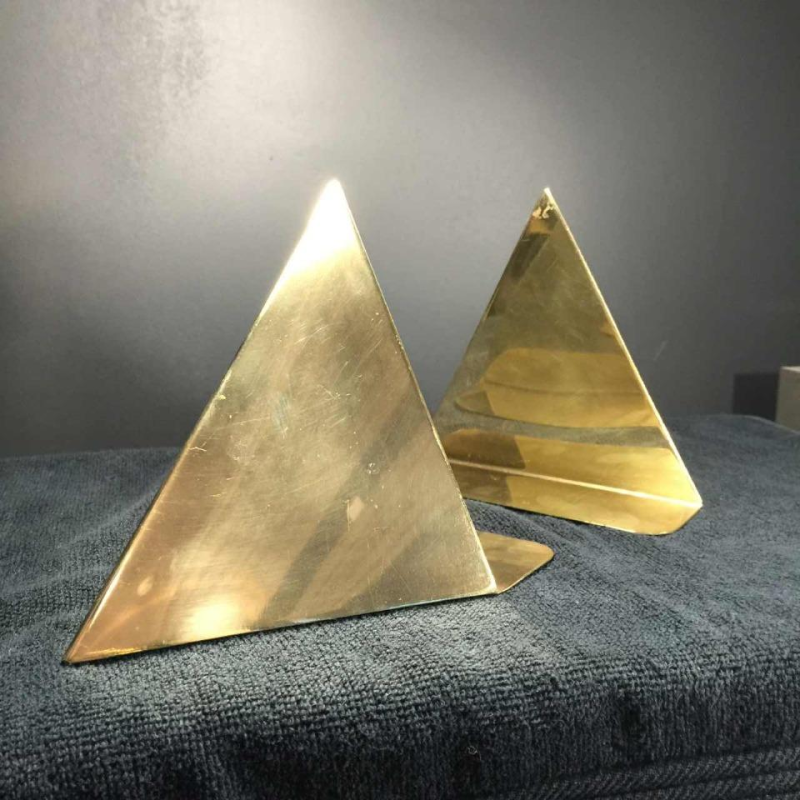 "Prisms", pair of bookends, design Cubist Modernist, brass, circa 1950