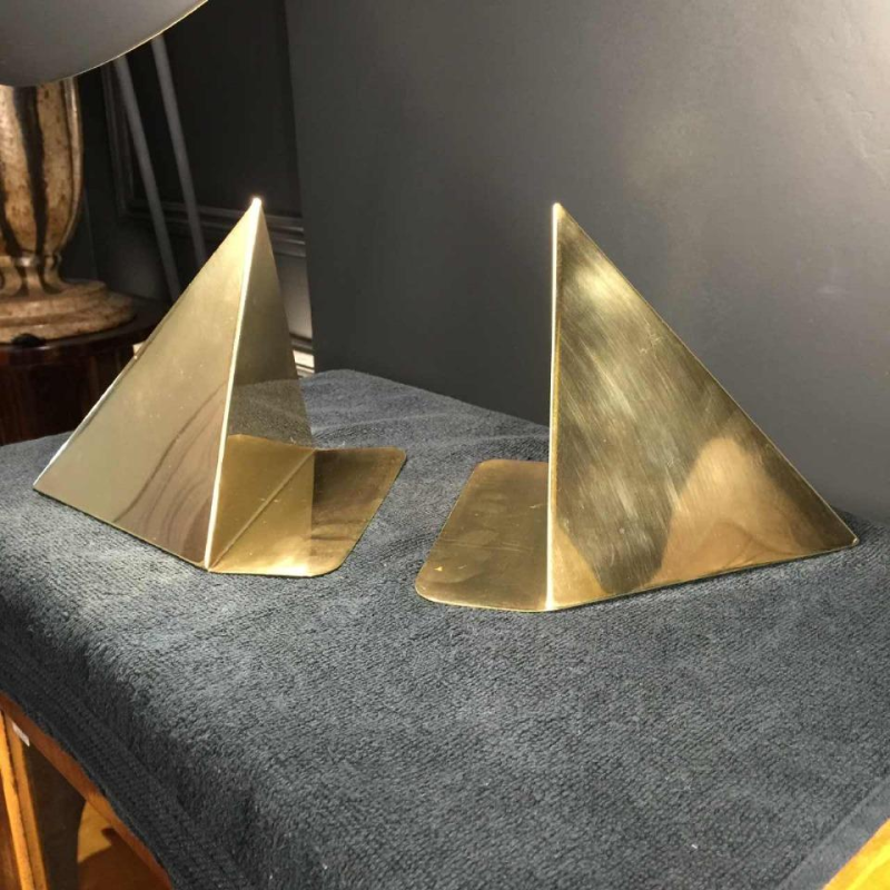 "Prisms", pair of bookends, design Cubist Modernist, brass, circa 1950