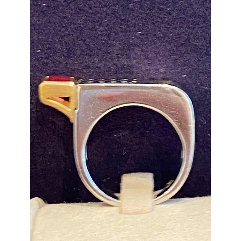 Janine Renard, modernistische ring in twee soorten goud, zwarte diamanten en rhodoniet, 21e eeuw