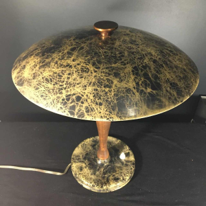 Lampe à poser / de Bureau vintage, bois et métal laqué façon marbre, circa 1950