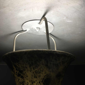 Vintage tafel / bureau lamp, hout en marmer gelakt metaal, circa 1950