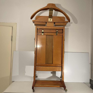 Ico & Luisa Parisi pour Fratelli Reguitti, valet de chambre en bois de noyer & laiton, ca 1960