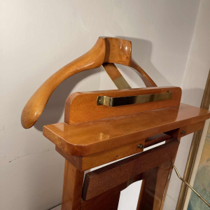 Ico & Luisa Parisi for Fratelli Reguitti, walnut wood & brass valet stand, ca 1960