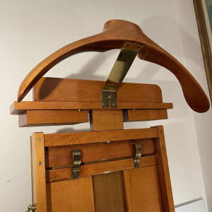 Ico & Luisa Parisi for Fratelli Reguitti, walnut and brass valet stand, ca 1960