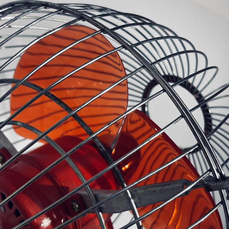 Hitachi B-45 ventilator, verchroomde stalen bolvormige structuur, rode polycarbonaat bladen, Japan jaren 70