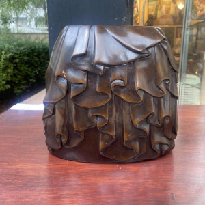 Vase / sculpture en bronze par Alexandre Lamont, ca 1980