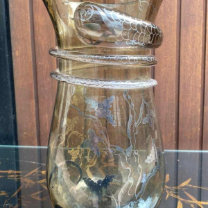 Vase en verre de murano (vénitien), application de serpent, décor peint argenté