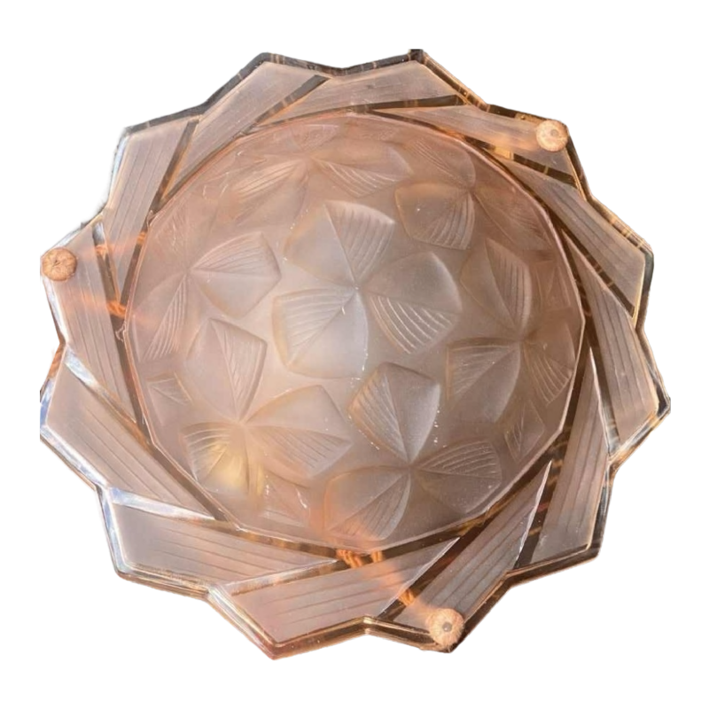 Art Deco plafondlamp van roze persglas met gestileerd geometrisch bloemmotief, ca 1930