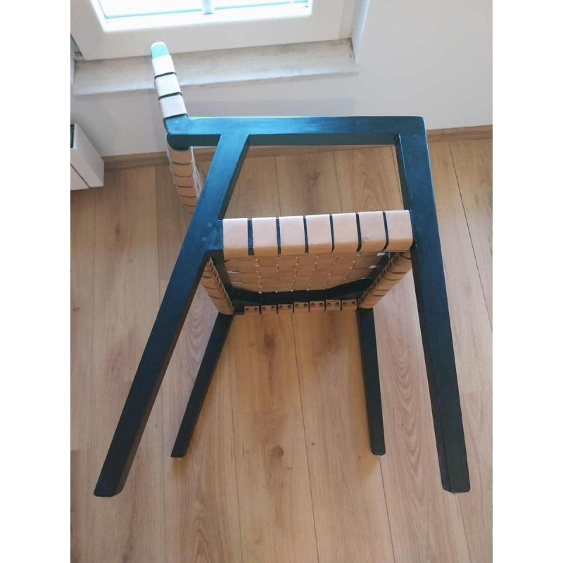 Olivier de Schrijver “Boss” paar fauteuils, zwartgebeitst hout en leren riemen