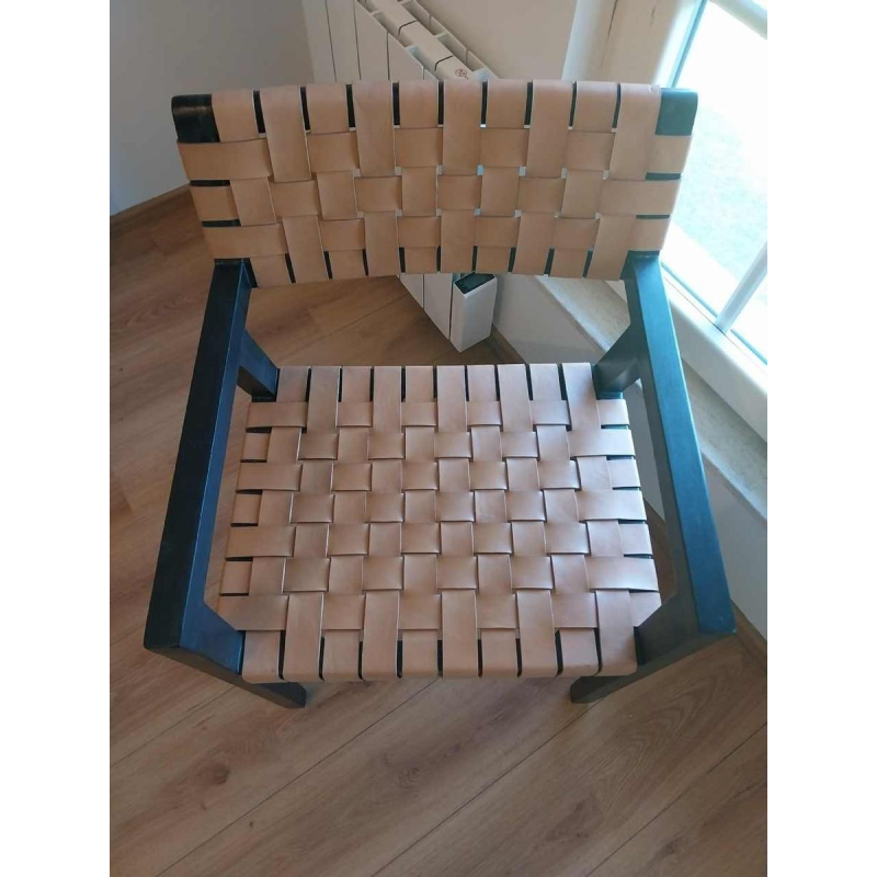 Olivier de Schrijver “Boss” paar fauteuils, zwartgebeitst hout en leren riemen