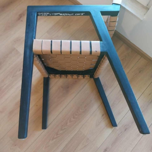 Olivier de Schrijver “Boss” paar fauteuils, zwartgebeitst hout en leren riemen