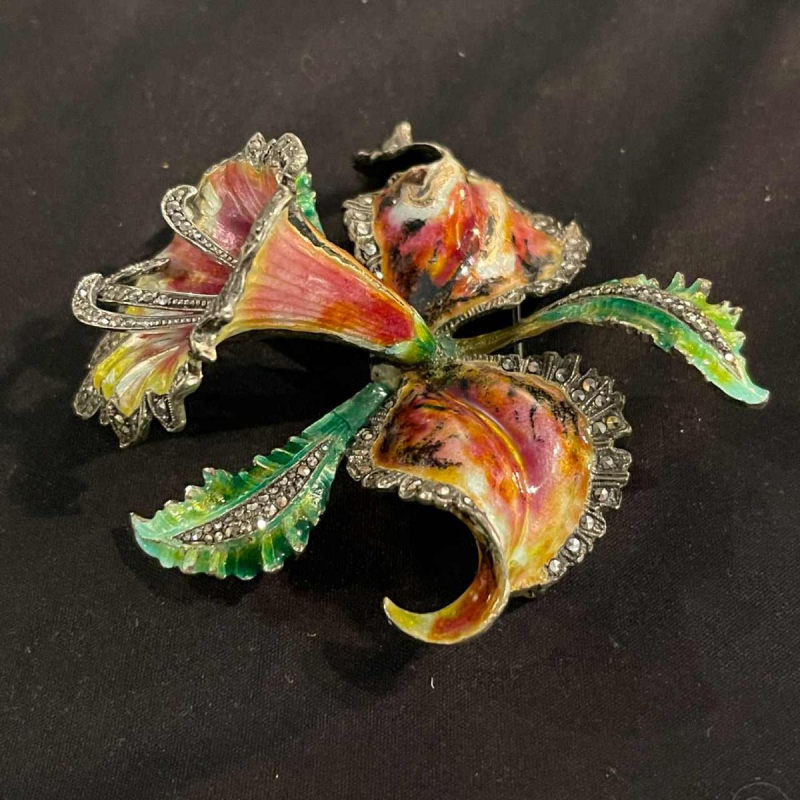Broche ' Fleur Orchidée ou Iris ' en argent massif émaillé, milieu 20ème siècle