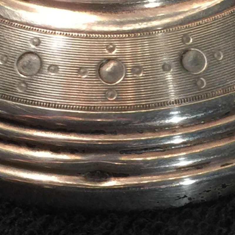 Vonèche of Zoude, paar kristallen drageoirs, massief zilveren poten, circa 1850