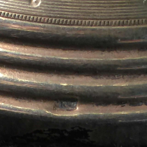 Vonèche of Zoude, paar kristallen drageoirs, massief zilveren poten, circa 1850