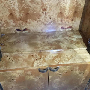 Jean-Claude Mahey 'Signature' pour Roche Bobois, 3 vitrines bibliothèques étagères, loupe noyer et laiton, 1970s