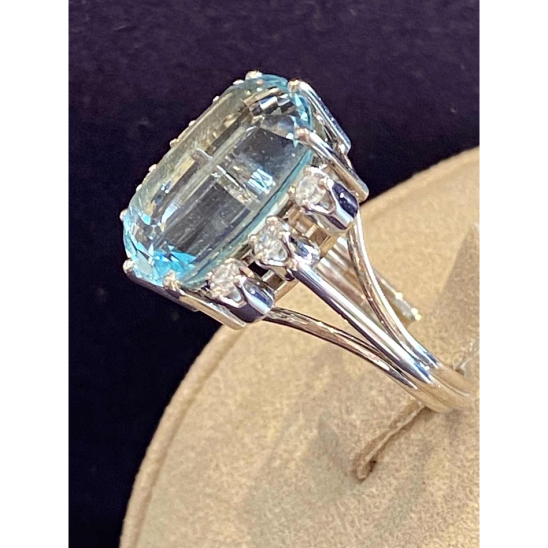 White gold cocktail ring, oval-cut aquamarine & diamonds, ca 1960