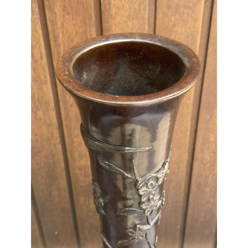 Vase japonais en bronze rehaussé d'oiseaux et feuilles, fin 19ème siècle