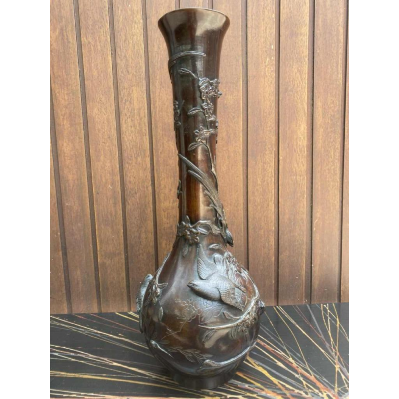 Japanese bronze vase decorated with birds and leaves, late 19th century