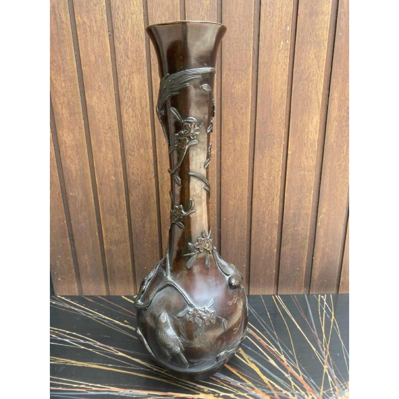 Vase japonais en bronze rehaussé d'oiseaux et feuilles, fin 19ème siècle