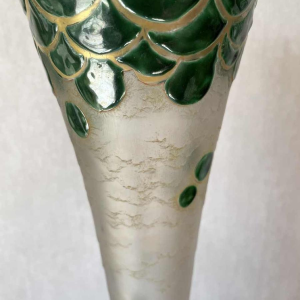 LEGRAS grote Art Deco glazen vaas met gegraveerde en geëmailleerde decoratie