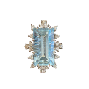 Witgouden cocktailring, smaragdgeslepen aquamarijn & diamanten, ca 1970