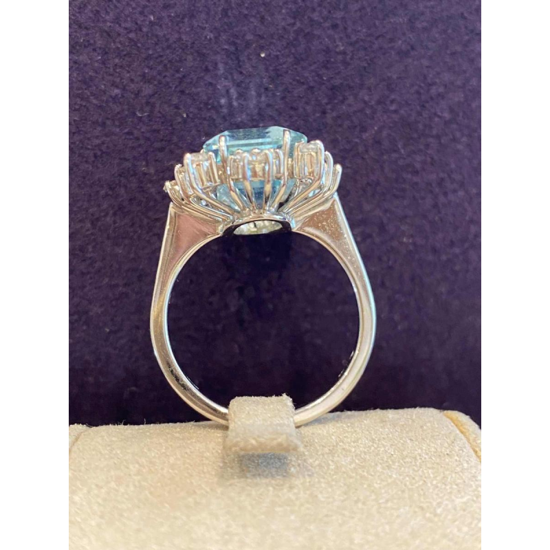 Bague cocktail or gris, aigue-marine taille émeraude & diamants, ca 1970