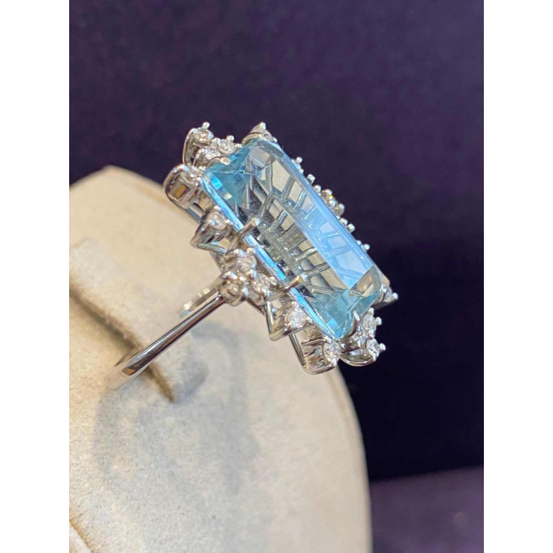 Bague cocktail or gris, aigue-marine taille émeraude & diamants, ca 1970