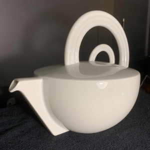 MARIO BELLINI 'Cupola' Rosenthal Studio Linie Design, Porcelain teapot 1980's