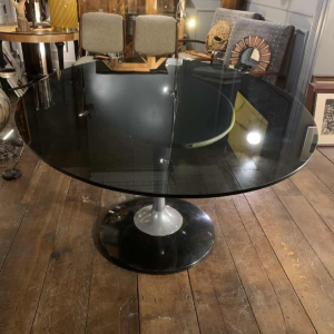 Table ovale Ã  pied central aluminium " tulipe ", style Eero Saarinen Knoll, 1960