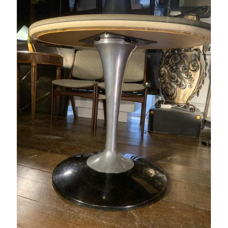 Table ovale Ã  pied central aluminium " tulipe ", style Eero Saarinen Knoll, 1960