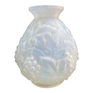 ETALEUNE for Etling, Art Deco opalescent vase, stylised floral design, ca 1930