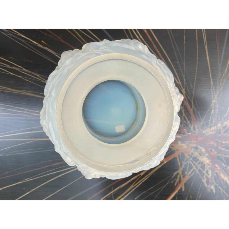 ETALEUNE pour Etling, vase Art Déco opalescent, décor floral stylisé, ca 1930