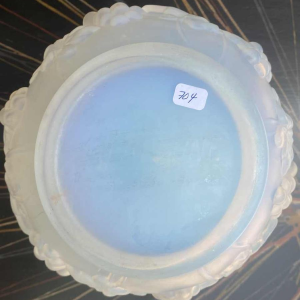 ETALEUNE pour Etling, vase Art Déco opalescent, décor floral stylisé, ca 1930