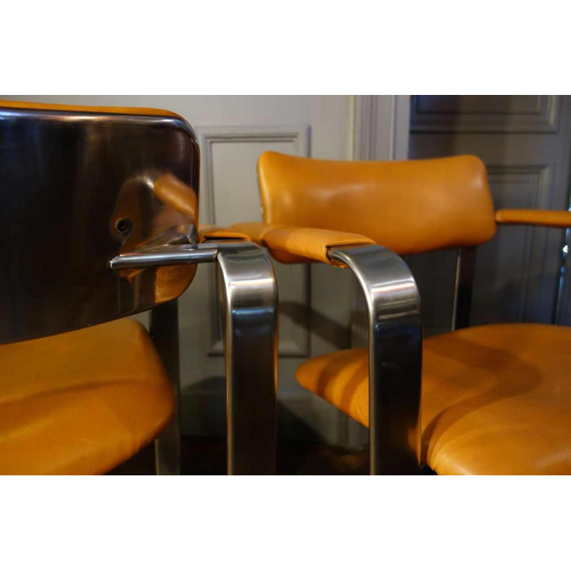 Eero Aarnio "Executive" Mobel Italia, paar metalen / lederen fauteuils, 1968