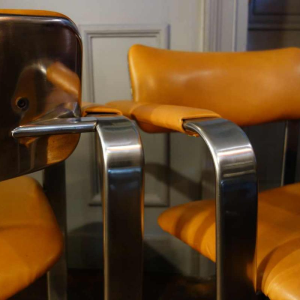 Eero Aarnio "Executive" Mobel Italia, paar metalen / lederen fauteuils, 1968