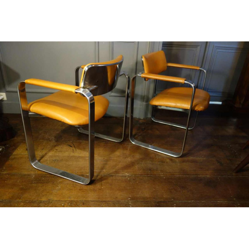 Eero Aarnio "Executive" Mobel Italia, paar metalen / lederen fauteuils, 1968