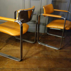 Eero Aarnio "Executive" Mobel Italia, paar metalen / lederen fauteuils, 1968