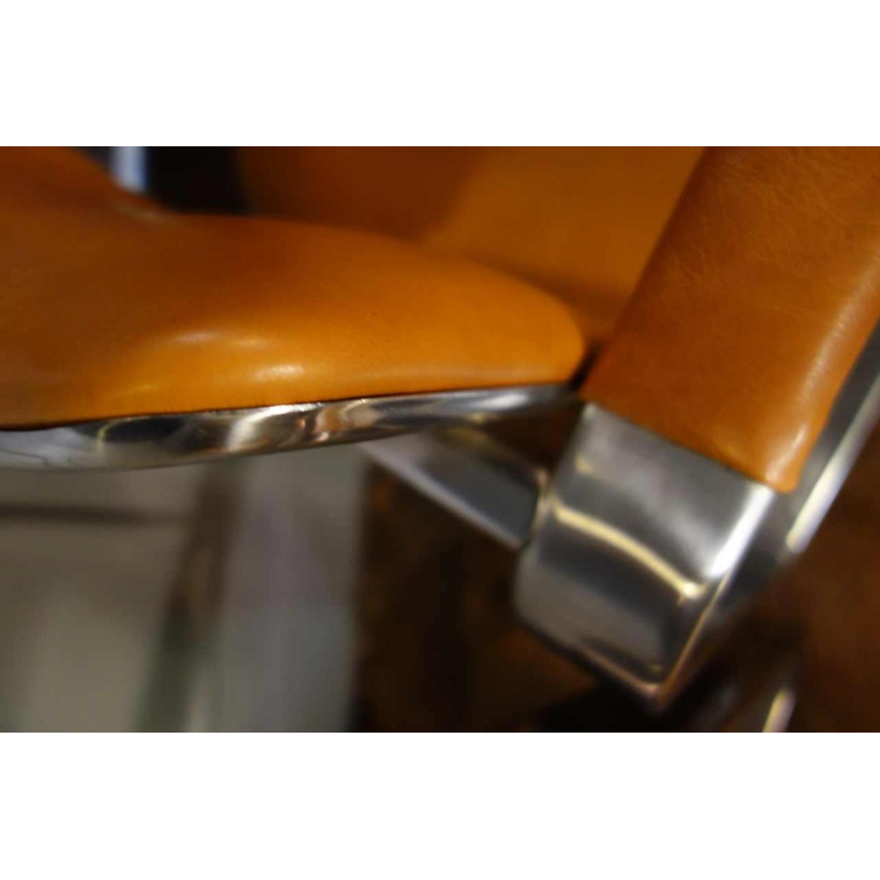 Eero Aarnio "Executive" Mobel Italia, paar metalen / lederen fauteuils, 1968