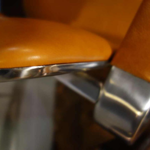 Eero Aarnio "Executive" Mobel Italia, paar metalen / lederen fauteuils, 1968