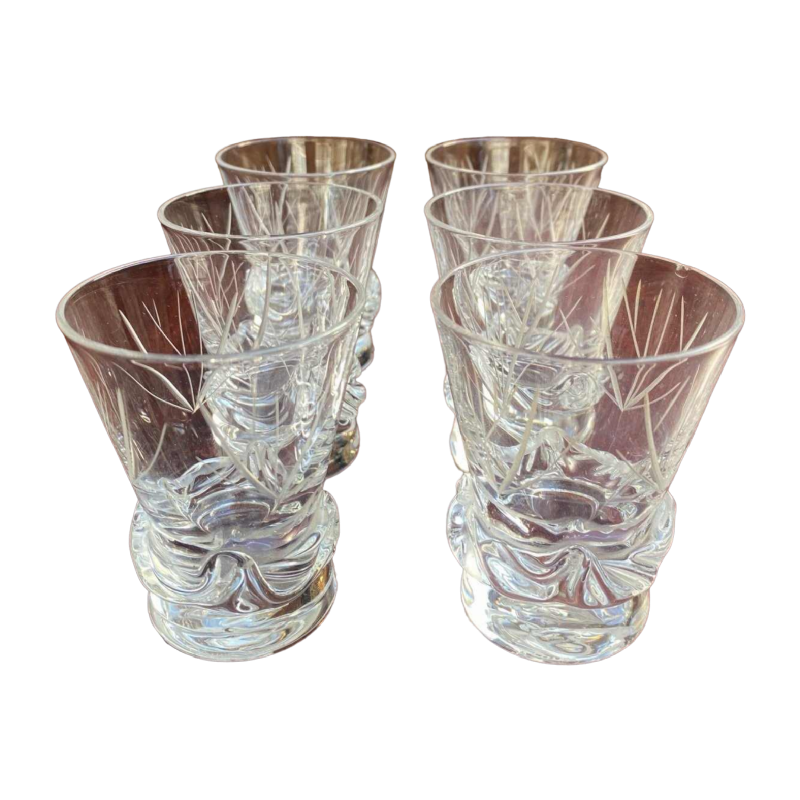 Six petits verres à pied "digestif" signé Daum France en cristal
