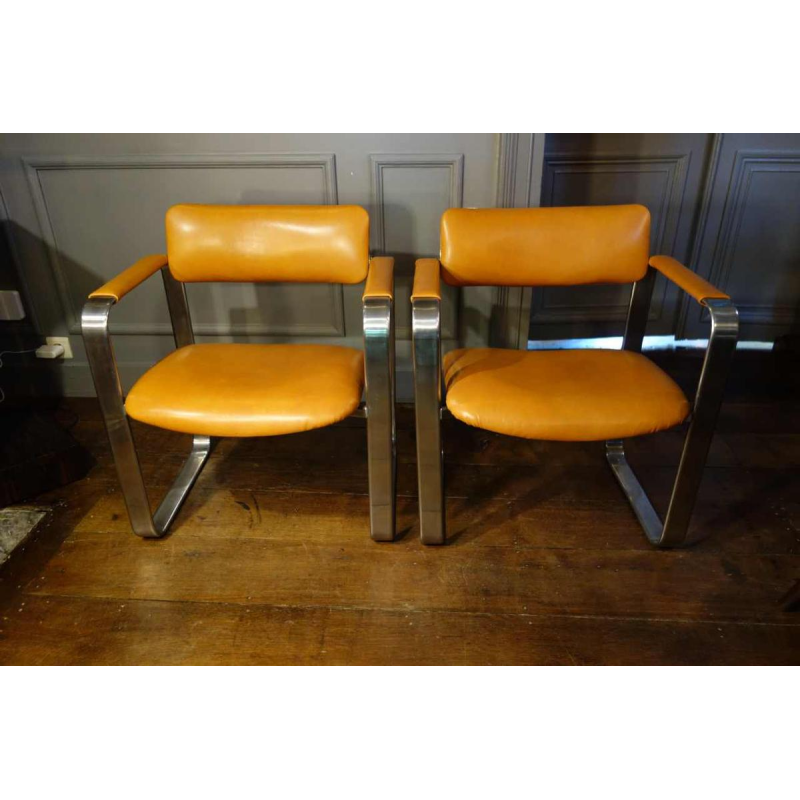 Eero Aarnio " Executive " Mobel Italia, paire de fauteuils mÃ©tal / cuir, 1968