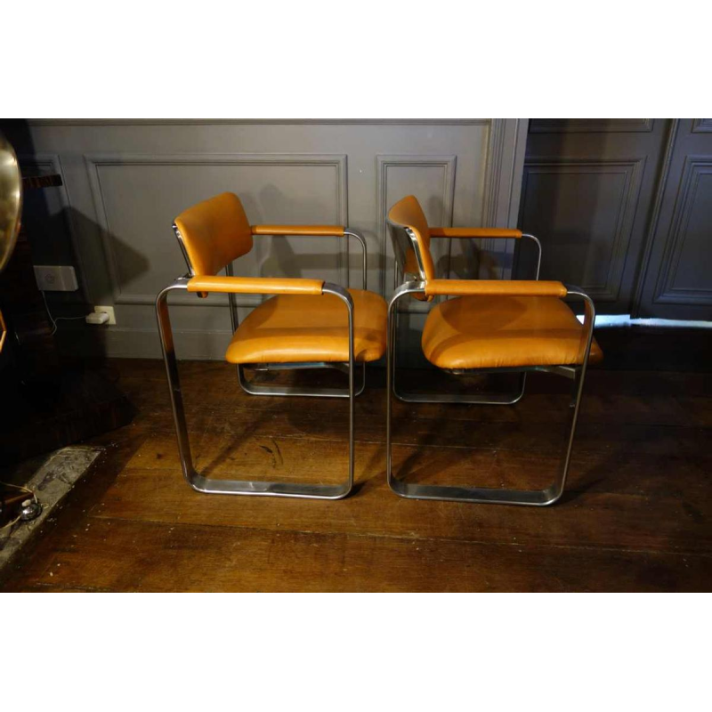 Eero Aarnio "Executive" Mobel Italia, paar metalen / lederen fauteuils, 1968
