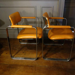 Eero Aarnio "Executive" Mobel Italia, paar metalen / lederen fauteuils, 1968
