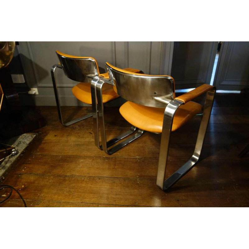 Eero Aarnio " Executive " Mobel Italia, paire de fauteuils mÃ©tal / cuir, 1968