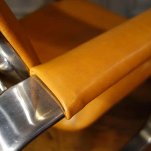 Eero Aarnio "Executive" Mobel Italia, paar metalen / lederen fauteuils, 1968