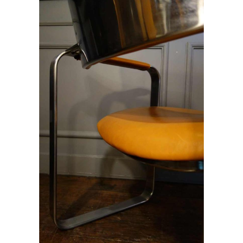 Eero Aarnio " Executive " Mobel Italia, paire de fauteuils mÃ©tal / cuir, 1968