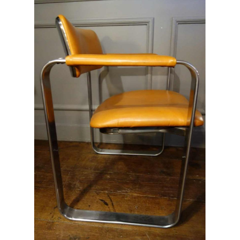Eero Aarnio " Executive " Mobel Italia, paire de fauteuils mÃ©tal / cuir, 1968